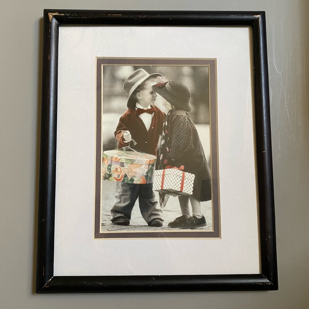 VINTAGE WALL DECOR PHOTO KIDS EXCHANGING GIFTS